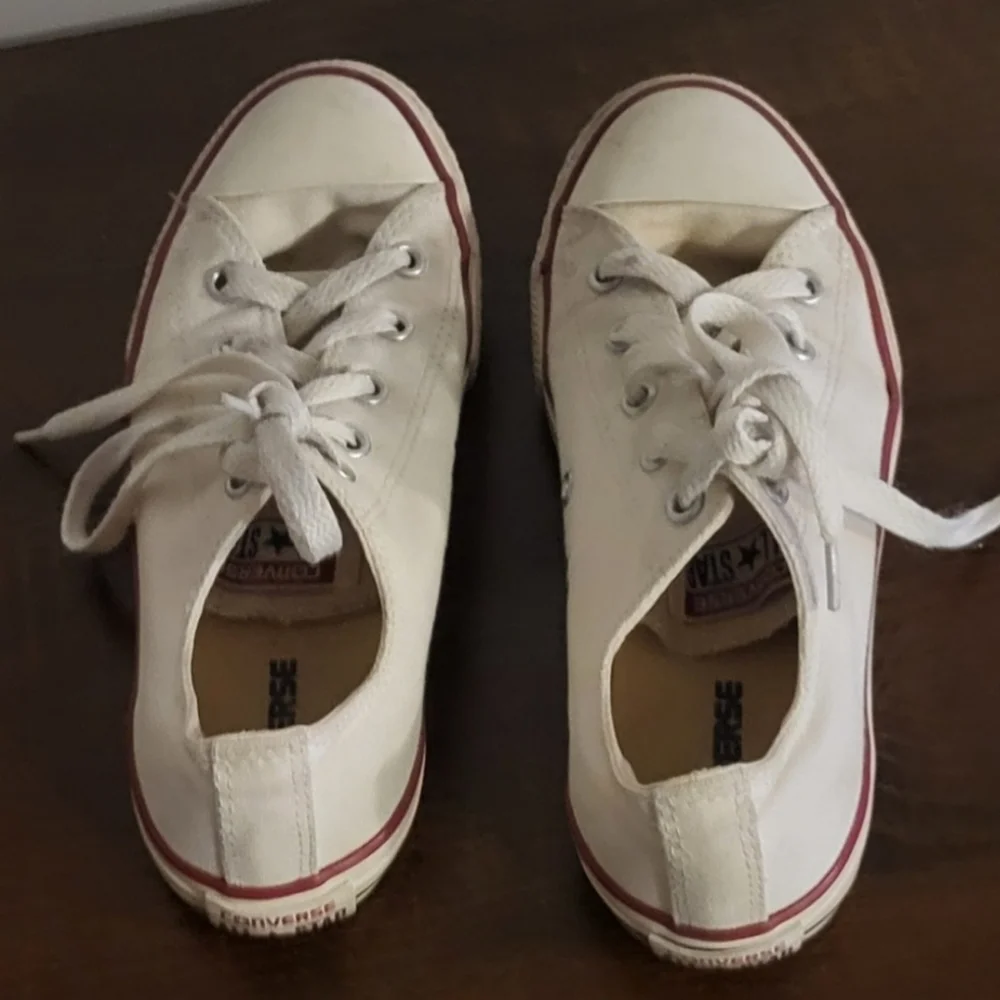 Converse youths shoes size 3